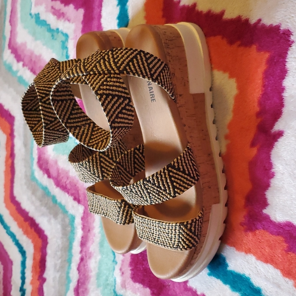 Cushionaire women's size 10 platforms